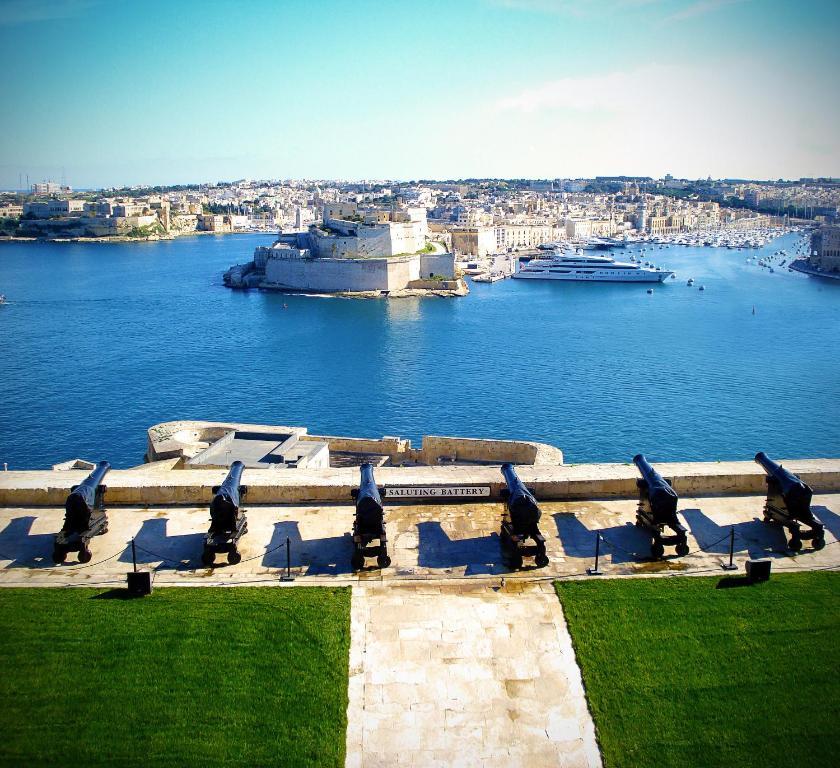 Spinola Bay Top Floor Seafront 3 Bedroom Apartment With Panoramic Sea Views - By Getawaysmalta Saint Julian's Dış mekan fotoğraf